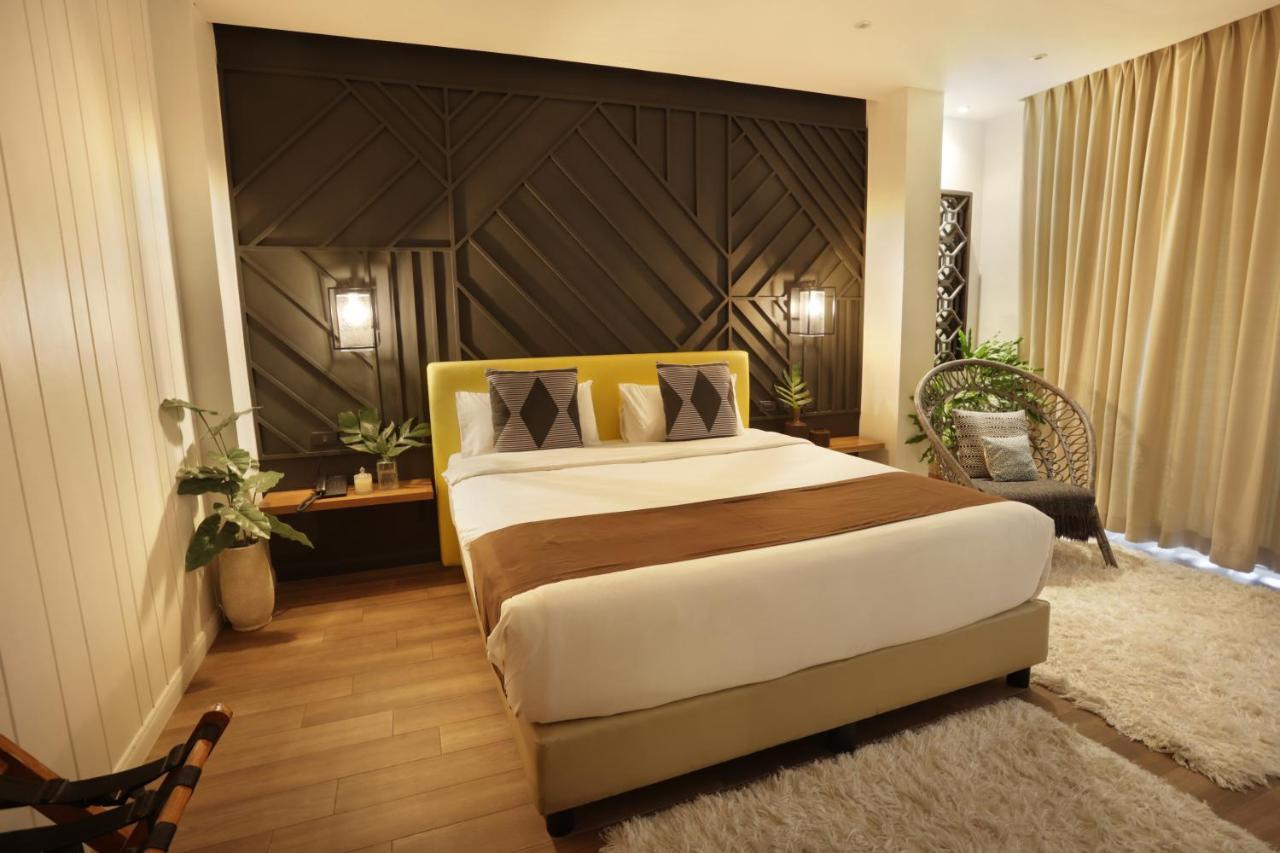 The Bourke Hotel Davao Екстер'єр фото