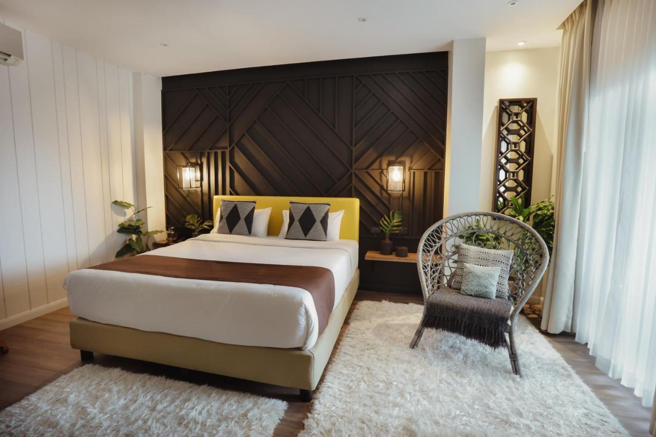 The Bourke Hotel Davao Екстер'єр фото