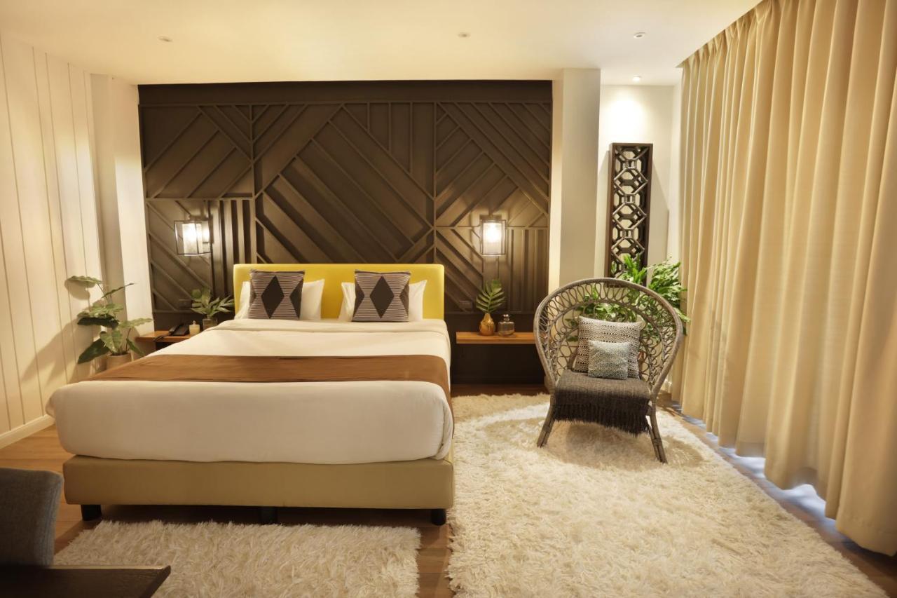The Bourke Hotel Davao Екстер'єр фото