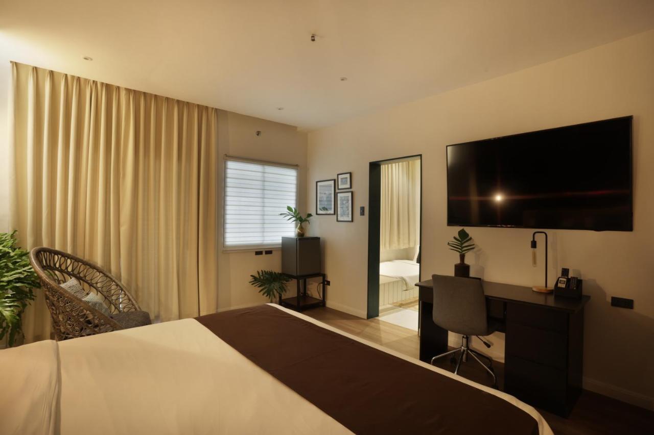 The Bourke Hotel Davao Екстер'єр фото