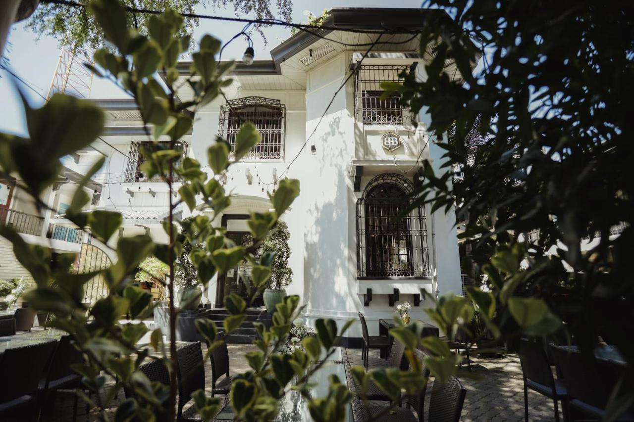 The Bourke Hotel Davao Екстер'єр фото
