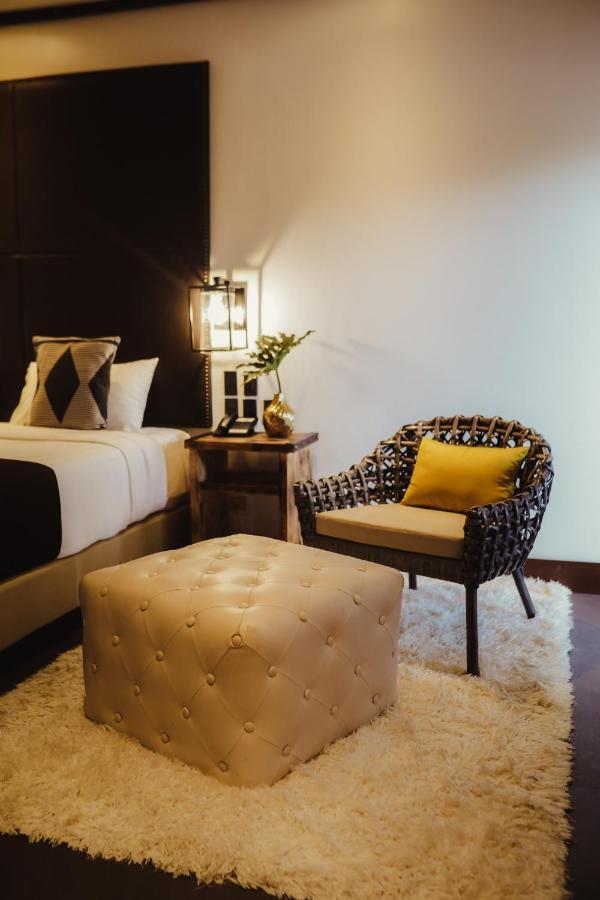The Bourke Hotel Davao Екстер'єр фото