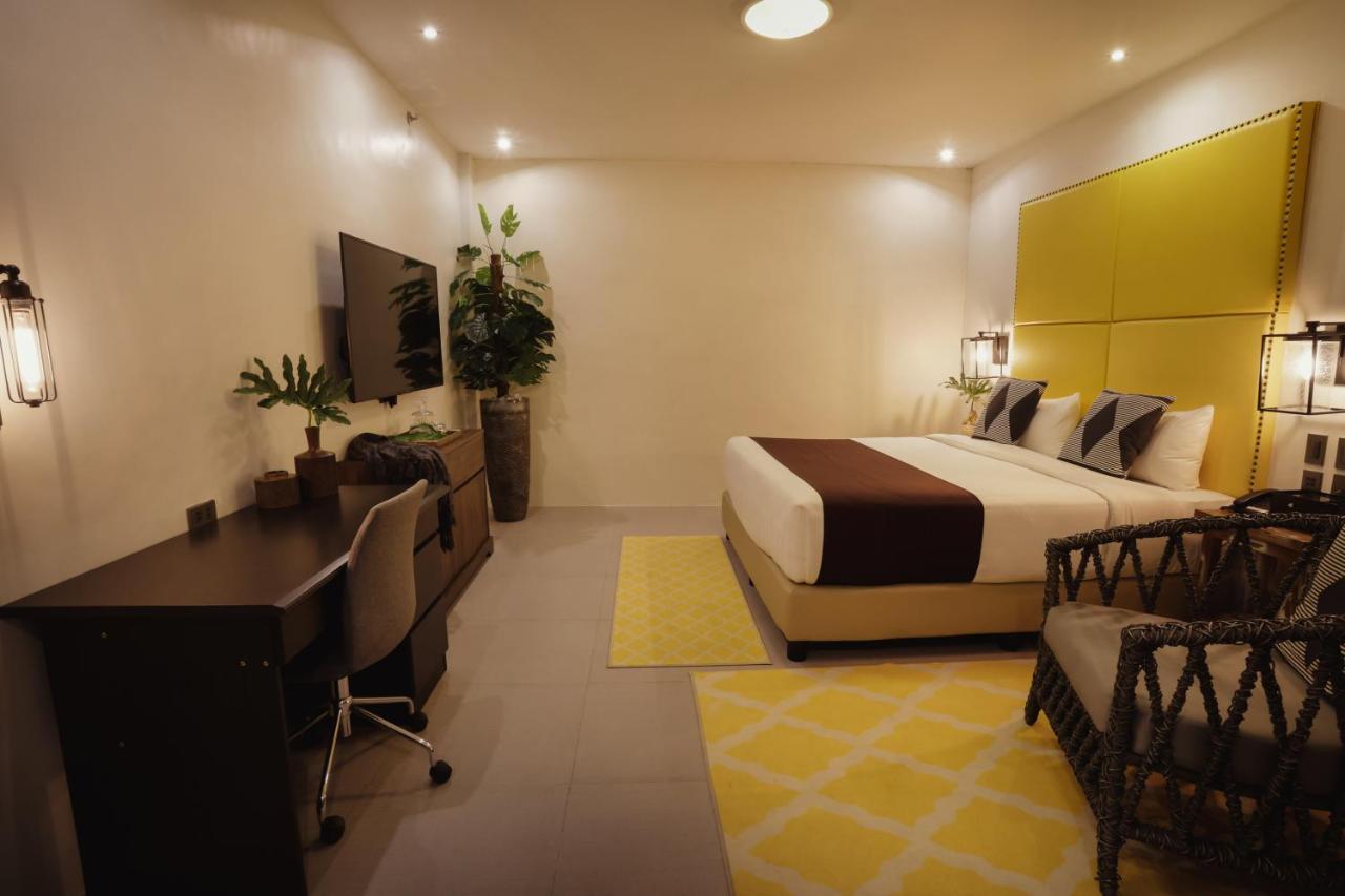 The Bourke Hotel Davao Екстер'єр фото