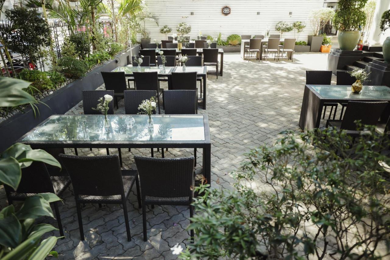 The Bourke Hotel Davao Екстер'єр фото