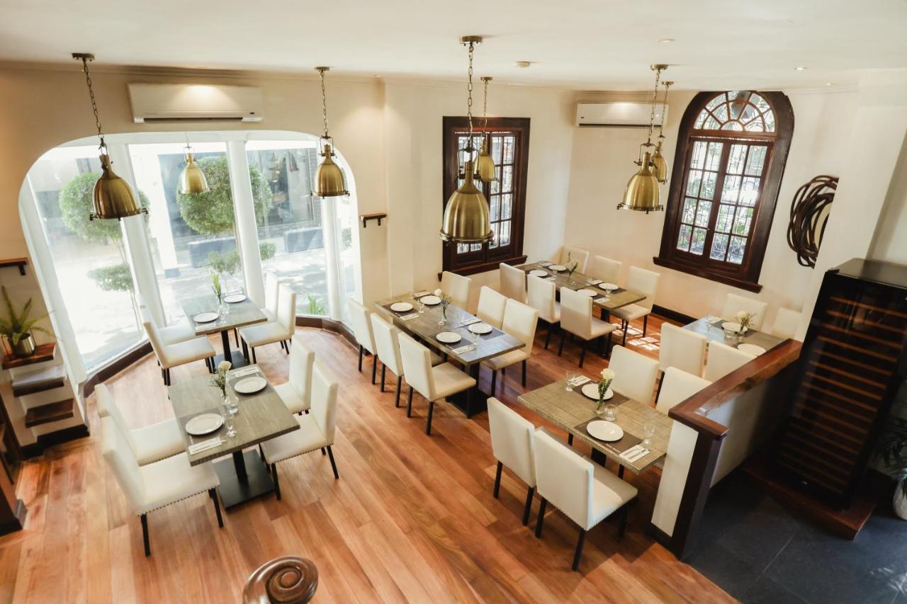 The Bourke Hotel Davao Екстер'єр фото