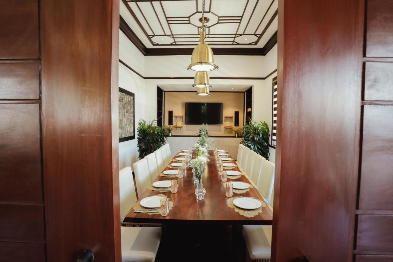 The Bourke Hotel Davao Екстер'єр фото