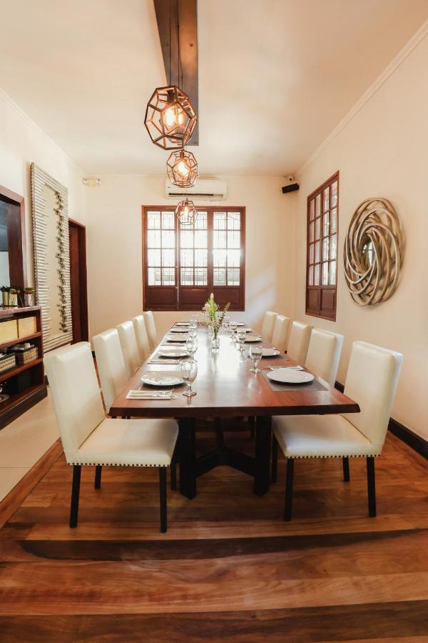 The Bourke Hotel Davao Екстер'єр фото