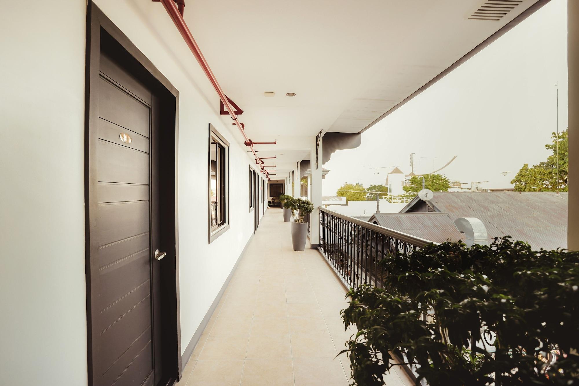 The Bourke Hotel Davao Екстер'єр фото