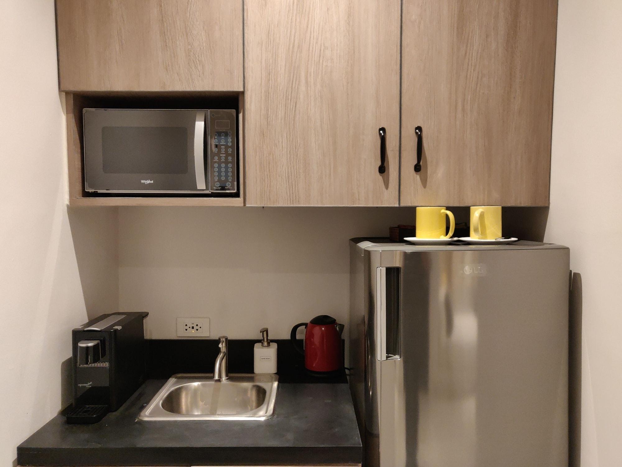 The Bourke Hotel Davao Екстер'єр фото