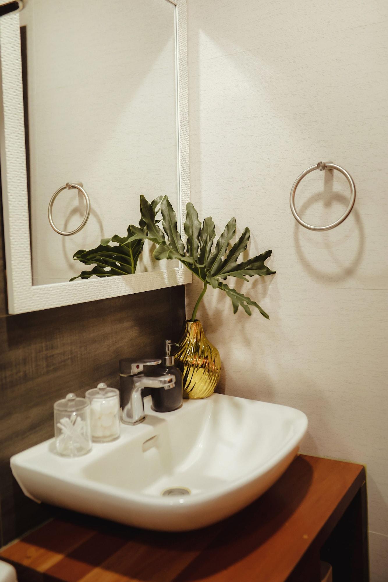 The Bourke Hotel Davao Екстер'єр фото