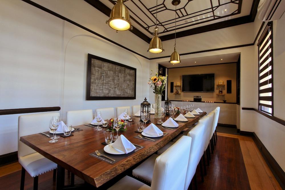 The Bourke Hotel Davao Екстер'єр фото