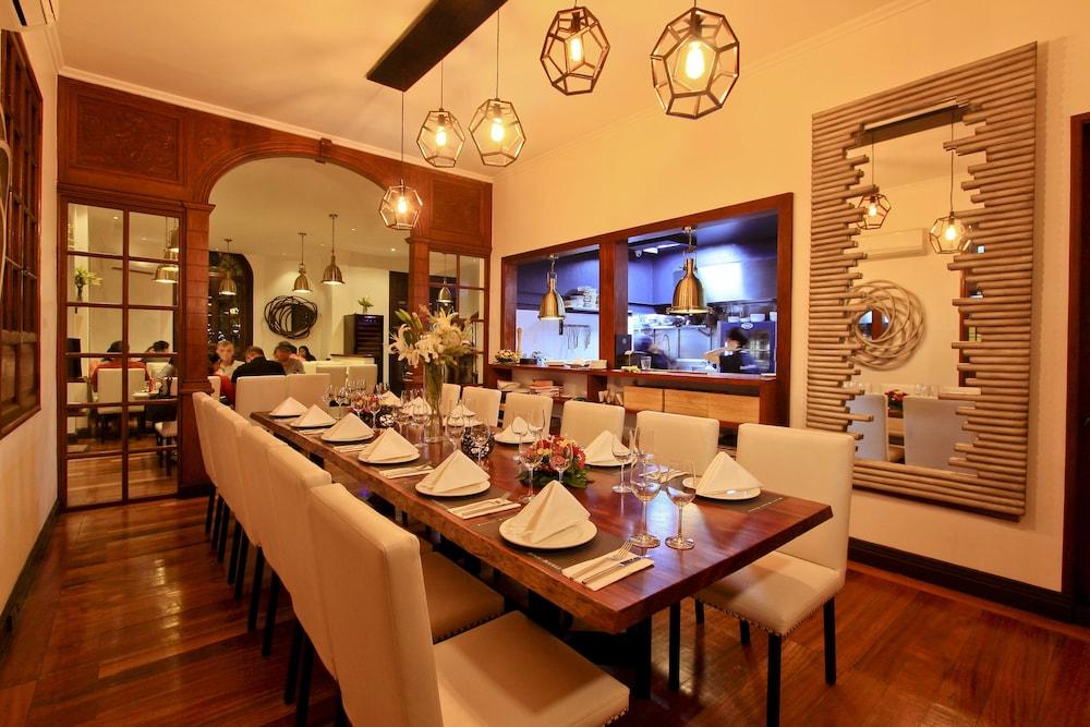 The Bourke Hotel Davao Екстер'єр фото