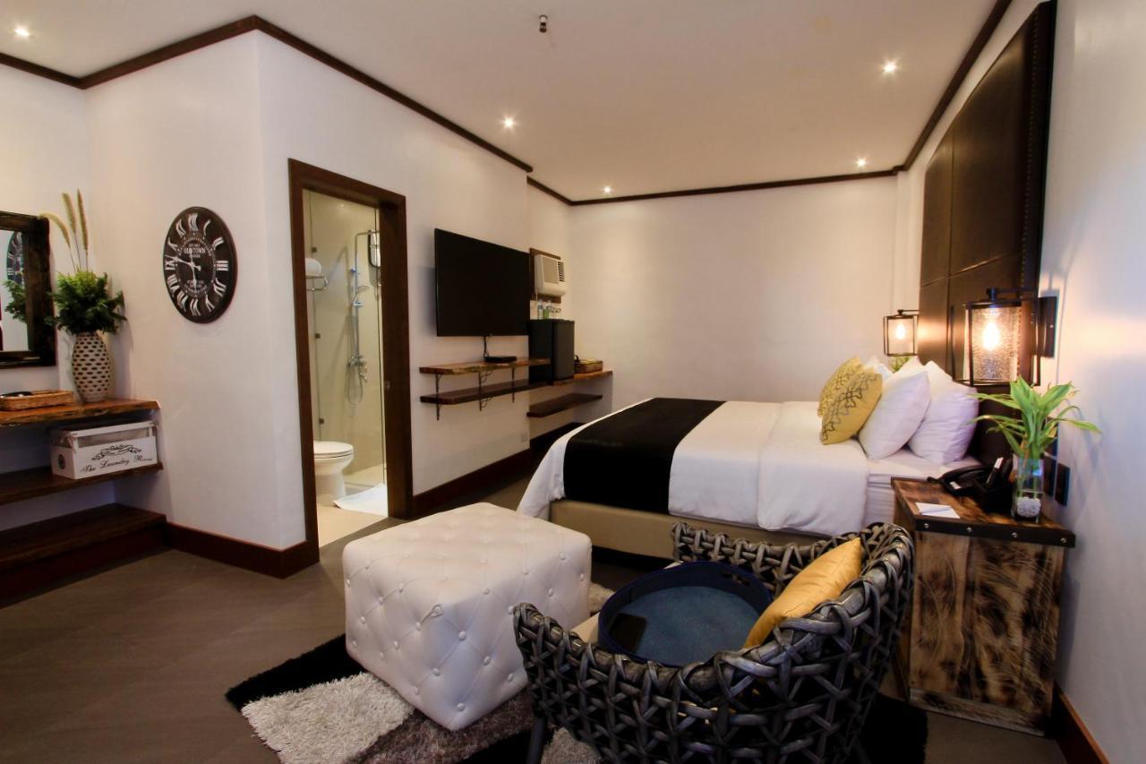 The Bourke Hotel Davao Екстер'єр фото